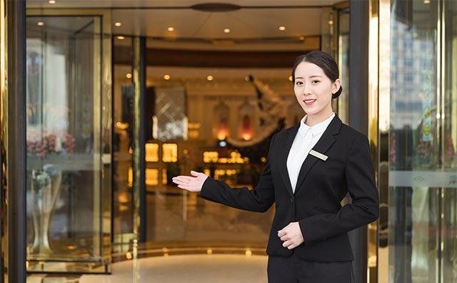 餐厅服务员礼仪技巧与礼仪服务全攻略