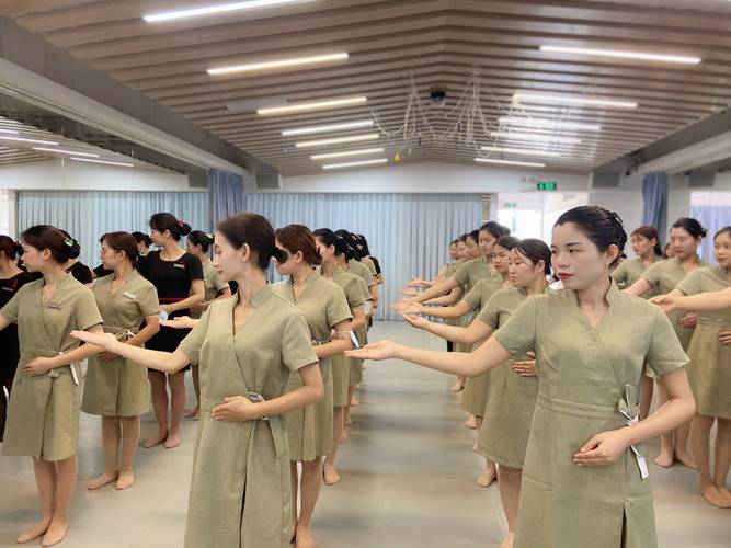 推动企业发展,深圳礼仪服务培训中心的核心优势