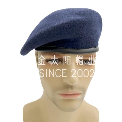 匠心织就礼仪之冠 探访羊毛贝雷帽背后的制造工艺与全球使命